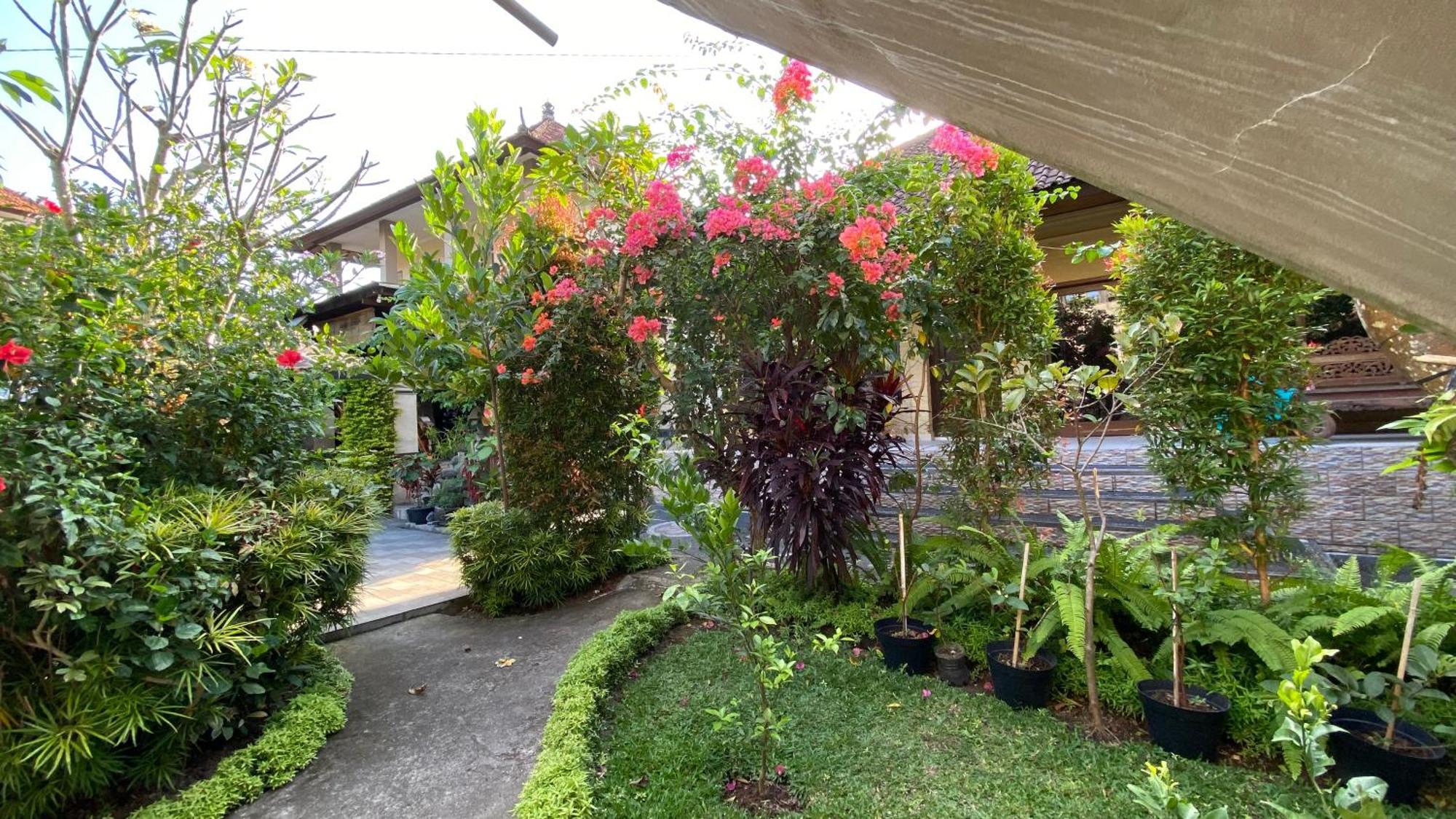 Ayu Bisma Homestay Убуд Экстерьер фото